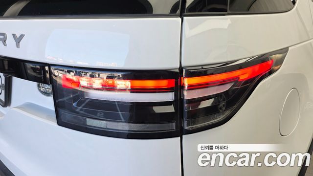 Land Rover Discovery 5 2.0 SD4 SE 2019 — фото 23