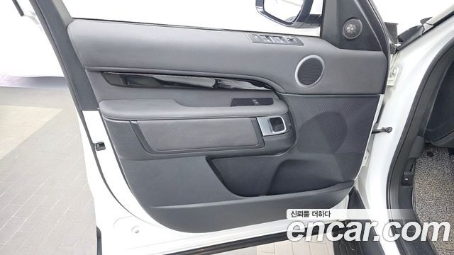 Land Rover Discovery 5 2.0 SD4 SE 2019 — фото 24