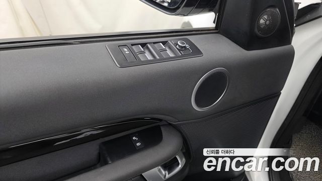 Land Rover Discovery 5 2.0 SD4 SE 2019 — фото 28