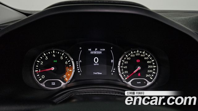 Jeep Renegade 2.4 Longitude High 2017 — фото 8