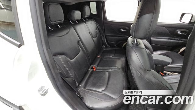 Jeep Renegade 2.4 Longitude High 2017 — фото 11