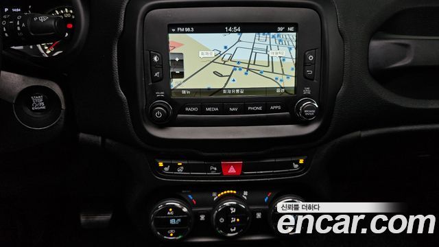 Jeep Renegade 2.4 Longitude High 2017 — фото 13