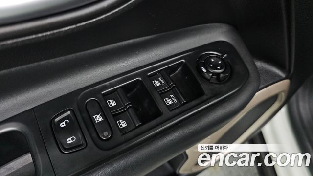 Jeep Renegade 2.4 Longitude High 2017 — фото 16