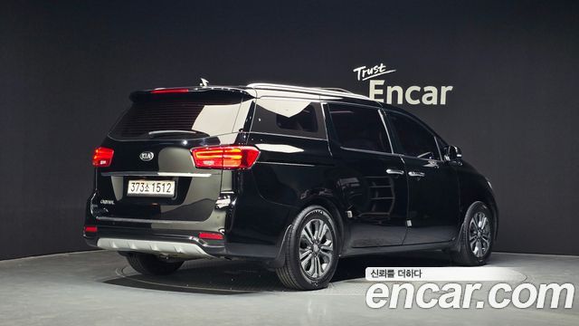 Kia Carnival 9-Seater Luxury 2019 — фото 2