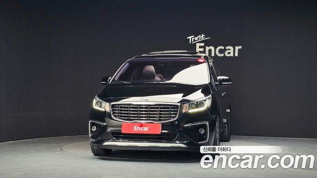 Kia Carnival 9-Seater Luxury 2019 — фото 3