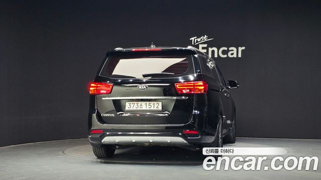 Kia Carnival 9-Seater Luxury 2019 — фото 4