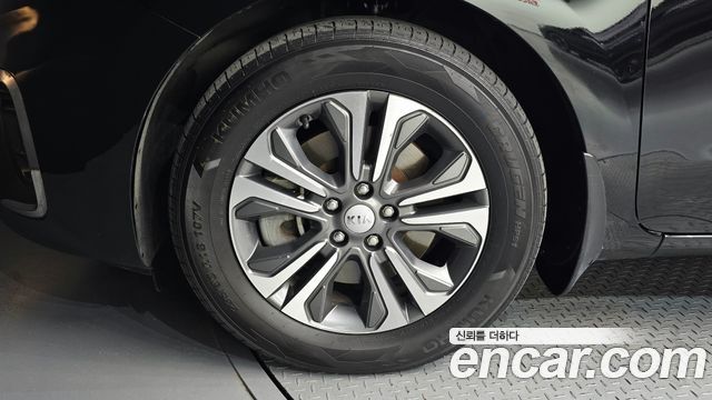 Kia Carnival 9-Seater Luxury 2019 — фото 5