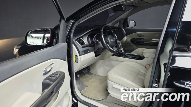 Kia Carnival 9-Seater Luxury 2019 — фото 10
