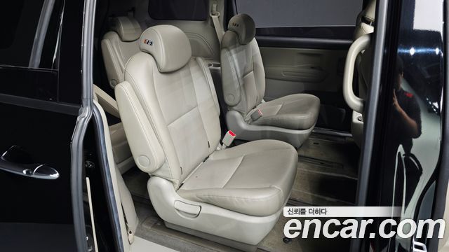 Kia Carnival 9-Seater Luxury 2019 — фото 11