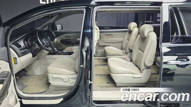 Kia Carnival 9-Seater Luxury 2019 — фото 12