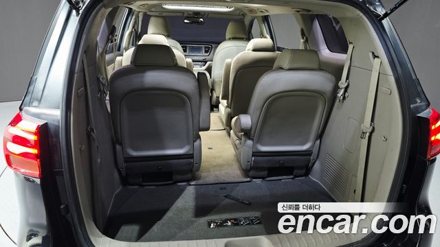 Kia Carnival 9-Seater Luxury 2019 — фото 18