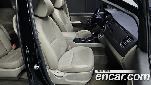 Kia Carnival 9-Seater Luxury 2019 — фото 26