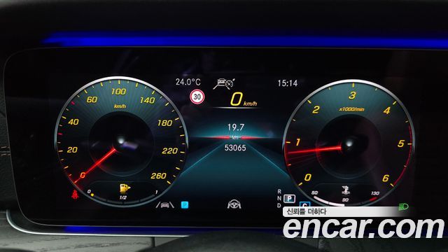 Mercedes-Benz E-Class (W213) E220d 4MATIC AMG Line 2021 — фото 8
