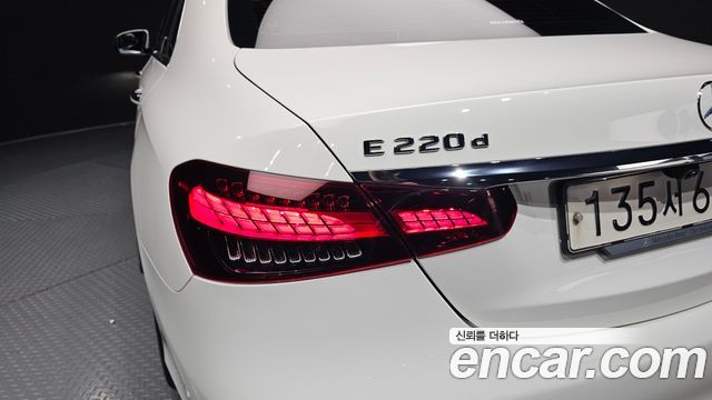 Mercedes-Benz E-Class (W213) E220d 4MATIC AMG Line 2021 — фото 23