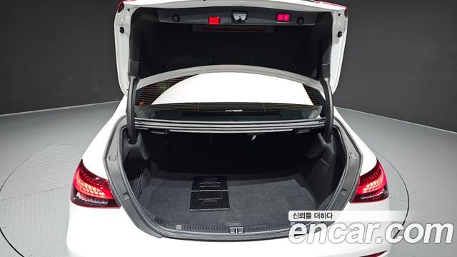 Mercedes-Benz E-Class (W213) E220d 4MATIC AMG Line 2021 — фото 31