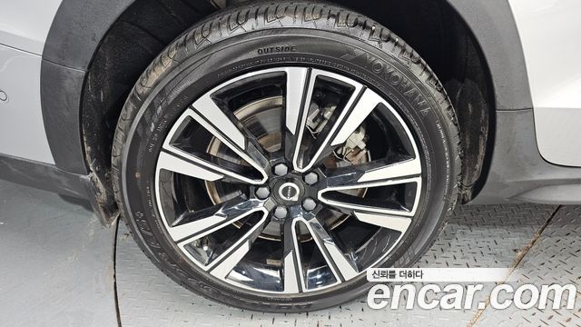 Volvo V60 Cross Country (II) B5 Ultimate AWD 2023 — фото 5