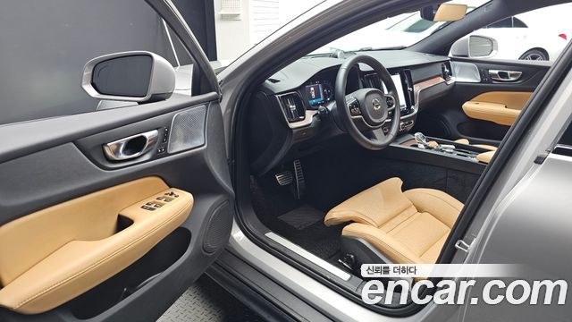 Volvo V60 Cross Country (II) B5 Ultimate AWD 2023 — фото 10