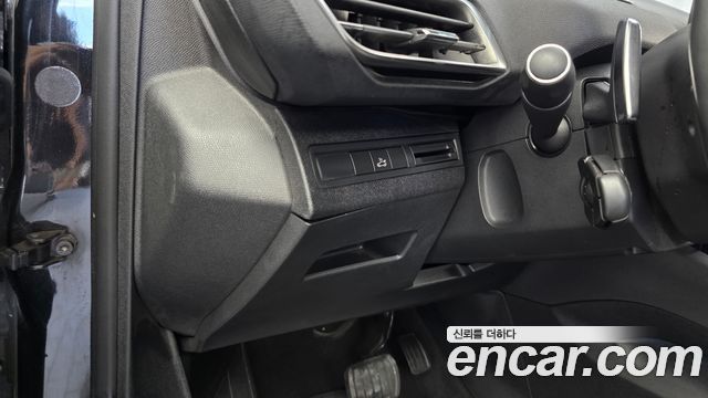 Peugeot 5008 (II) 1.6 BlueHDi Allure 2019 — фото 18