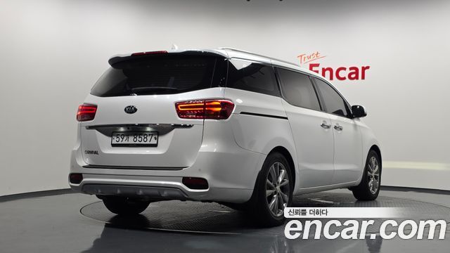 Kia Carnival 9-Seater Noblesse Special 2019 — фото 2