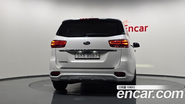 Kia Carnival 9-Seater Noblesse Special 2019 — фото 4