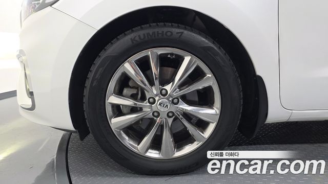Kia Carnival 9-Seater Noblesse Special 2019 — фото 5