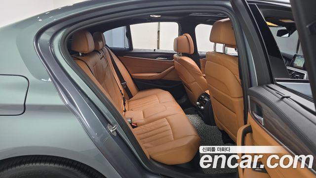 BMW 5 Series (G30) 520d xDrive M Sport Package Plus 2017 — фото 11