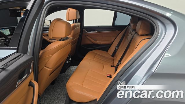BMW 5 Series (G30) 520d xDrive M Sport Package Plus 2017 — фото 12