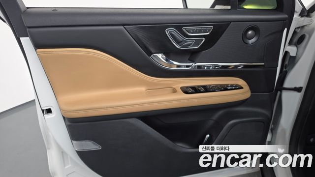 Lincoln Corsair 2.0 Reserve AWD 2020 — фото 30