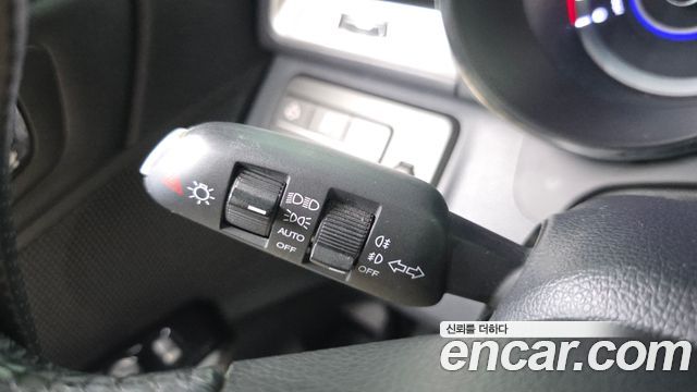 KG Mobility (SsangYong) Tivoli LX 2WD HI-DLX 2015 — фото 32