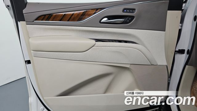 Cadillac Escalade (V) 6.2 Sports Platinum 2021 — фото 24