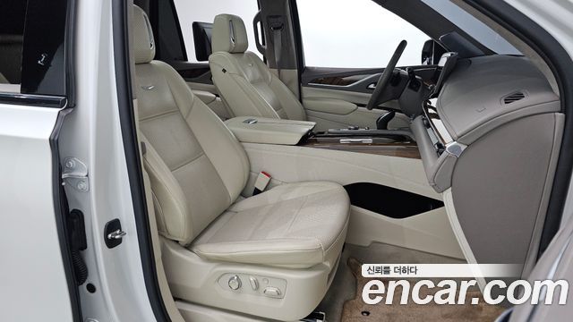 Cadillac Escalade (V) 6.2 Sports Platinum 2021 — фото 26