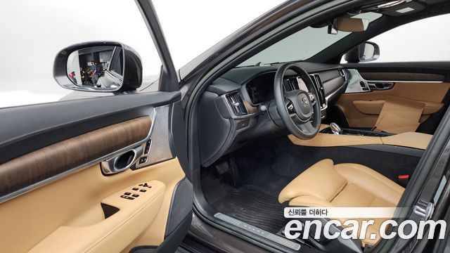 Volvo V90 Cross Country B5 Ultimate AWD 2023 — фото 10