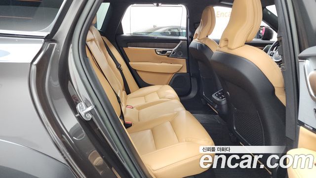 Volvo V90 Cross Country B5 Ultimate AWD 2023 — фото 15