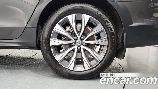 Volvo V90 Cross Country B5 Ultimate AWD 2023 — фото 27