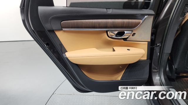 Volvo V90 Cross Country B5 Ultimate AWD 2023 — фото 31