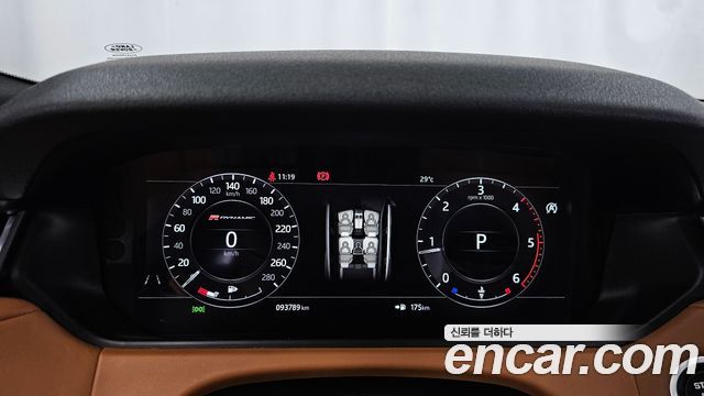 Land Rover Range Rover Velar 3.0 D300 R-Dynamic HSE 2018 — фото 8