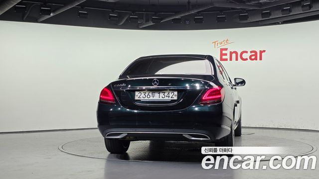 Mercedes-Benz C-Class (W205) C220 d 4MATIC Exclusive 2019 — фото 4