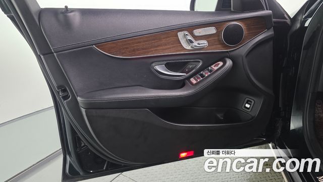 Mercedes-Benz C-Class (W205) C220 d 4MATIC Exclusive 2019 — фото 30