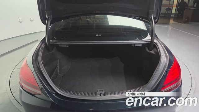 Mercedes-Benz C-Class (W205) C220 d 4MATIC Exclusive 2019 — фото 36