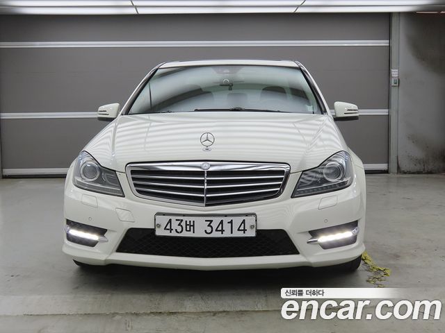 Mercedes-Benz C-Class (W204) C200 CGI 2012 — фото 2