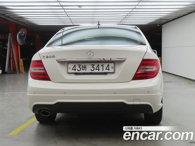 Mercedes-Benz C-Class (W204) C200 CGI 2012 — фото 3