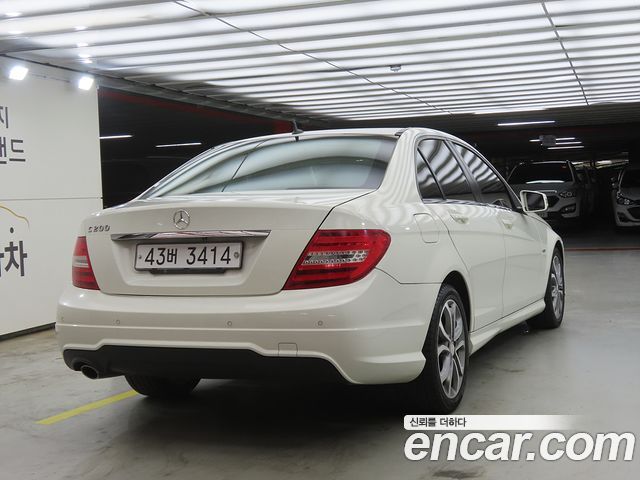 Mercedes-Benz C-Class (W204) C200 CGI 2012 — фото 4