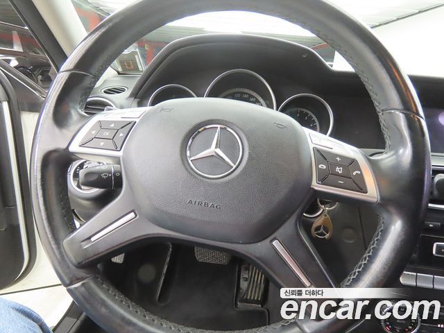 Mercedes-Benz C-Class (W204) C200 CGI 2012 — фото 9