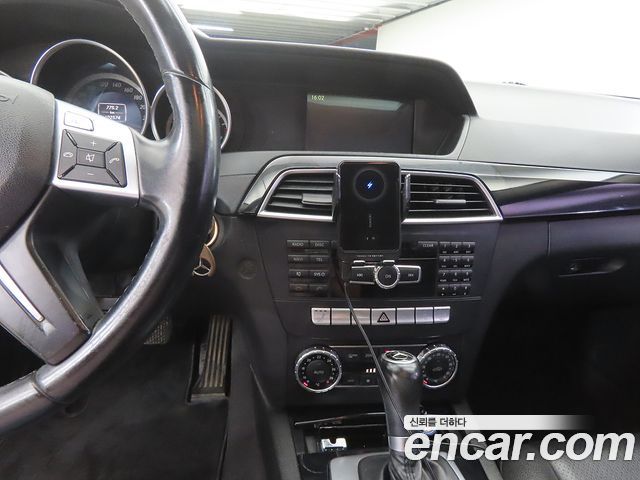 Mercedes-Benz C-Class (W204) C200 CGI 2012 — фото 10