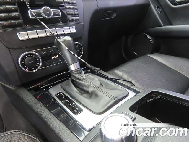 Mercedes-Benz C-Class (W204) C200 CGI 2012 — фото 15