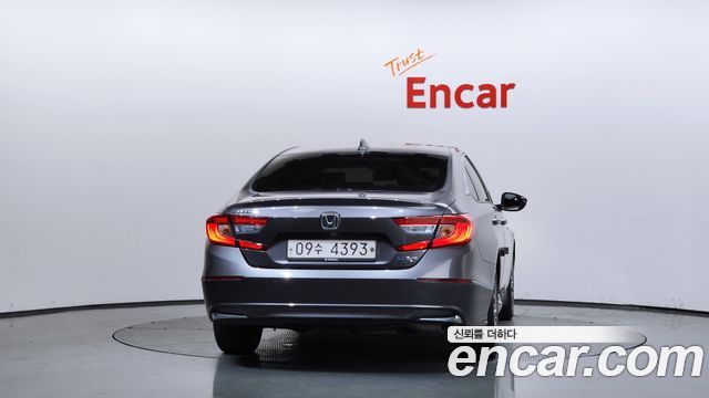 Honda Accord (X) 2.0 Hybrid Touring 2018 — фото 4