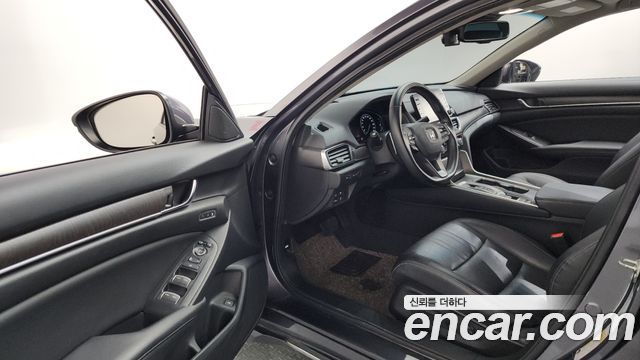 Honda Accord (X) 2.0 Hybrid Touring 2018 — фото 10