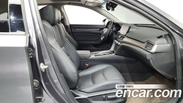 Honda Accord (X) 2.0 Hybrid Touring 2018 — фото 11
