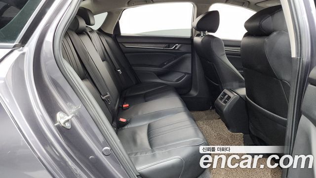 Honda Accord (X) 2.0 Hybrid Touring 2018 — фото 12