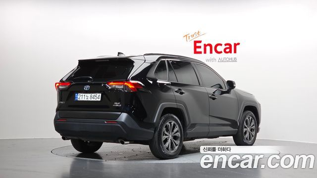 Toyota RAV4 (V) 2.5 2WD Hybrid XLE 2023 — фото 2